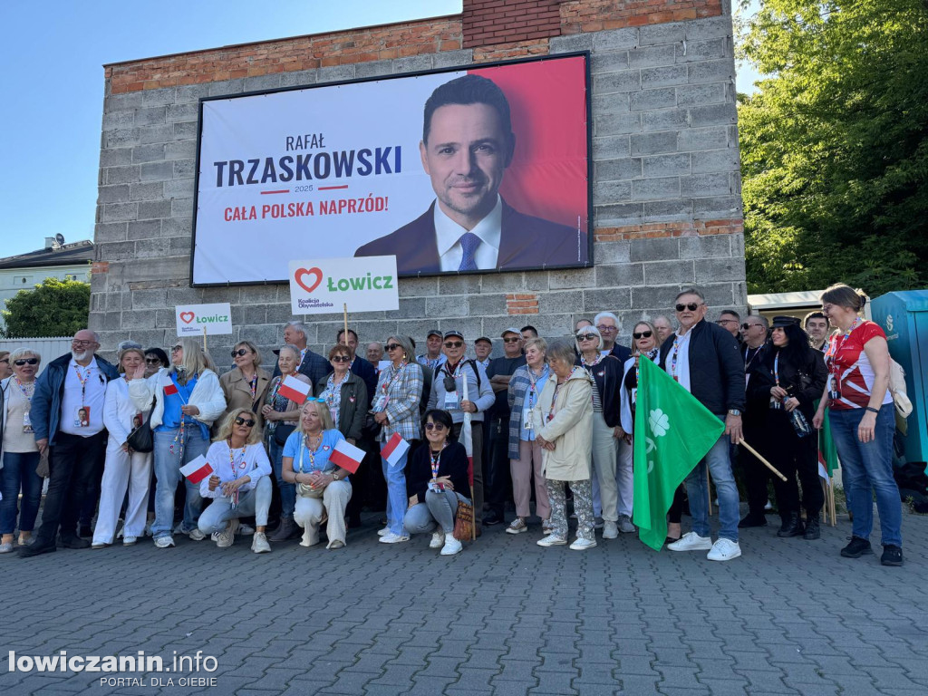 Łowiczanie na marszu Rafala Trzaskowskiego
