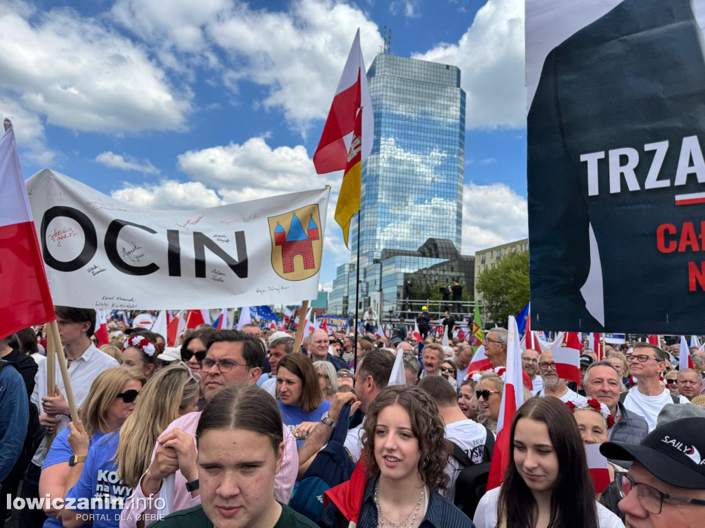 Łowiczanie na marszu Rafala Trzaskowskiego