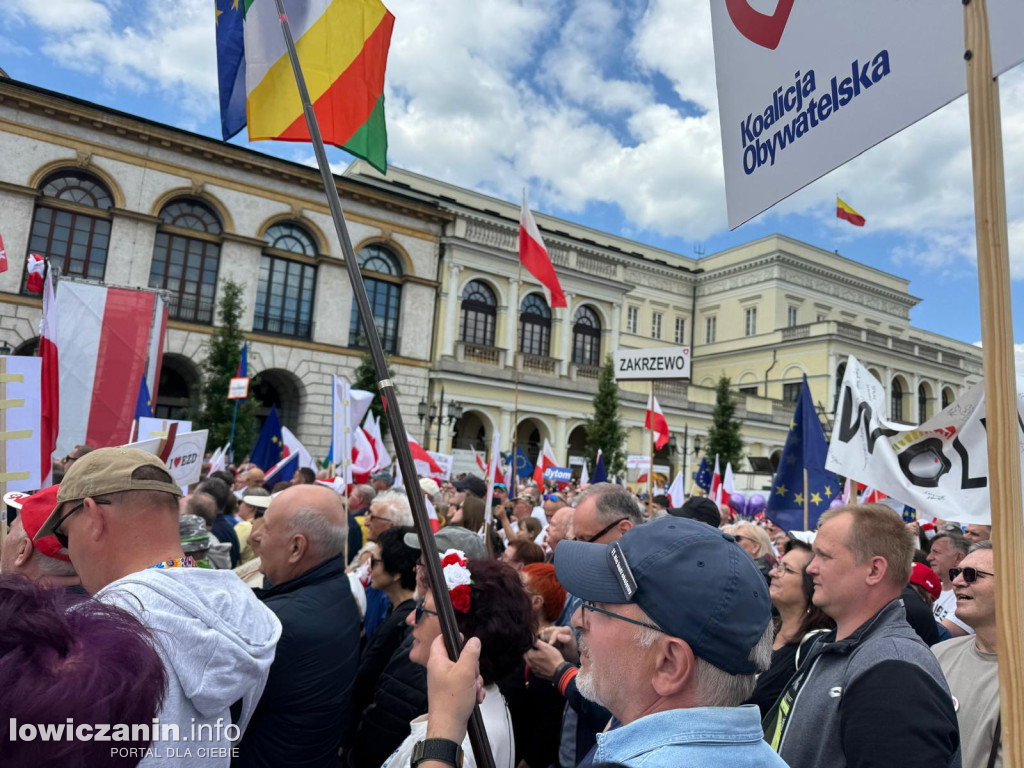 Łowiczanie na marszu Rafala Trzaskowskiego