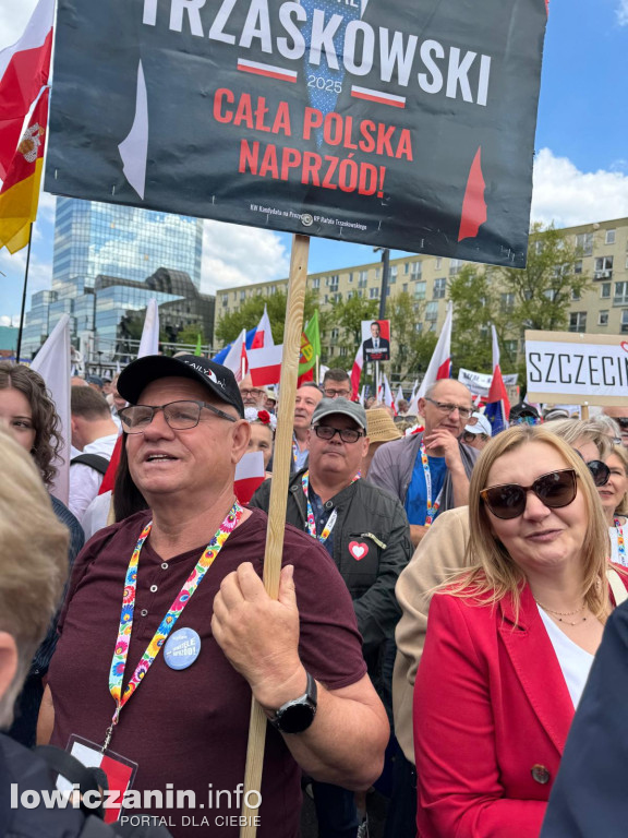 Łowiczanie na marszu Rafala Trzaskowskiego