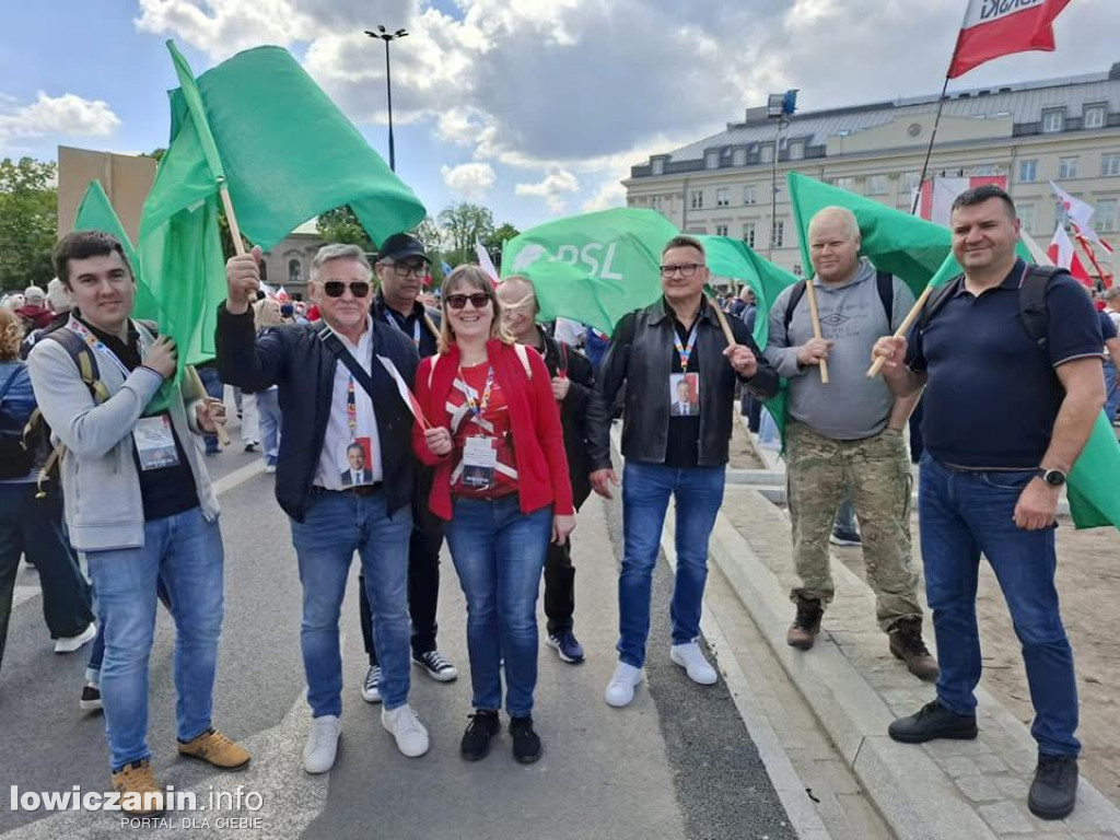 Łowiczanie na marszu Rafala Trzaskowskiego
