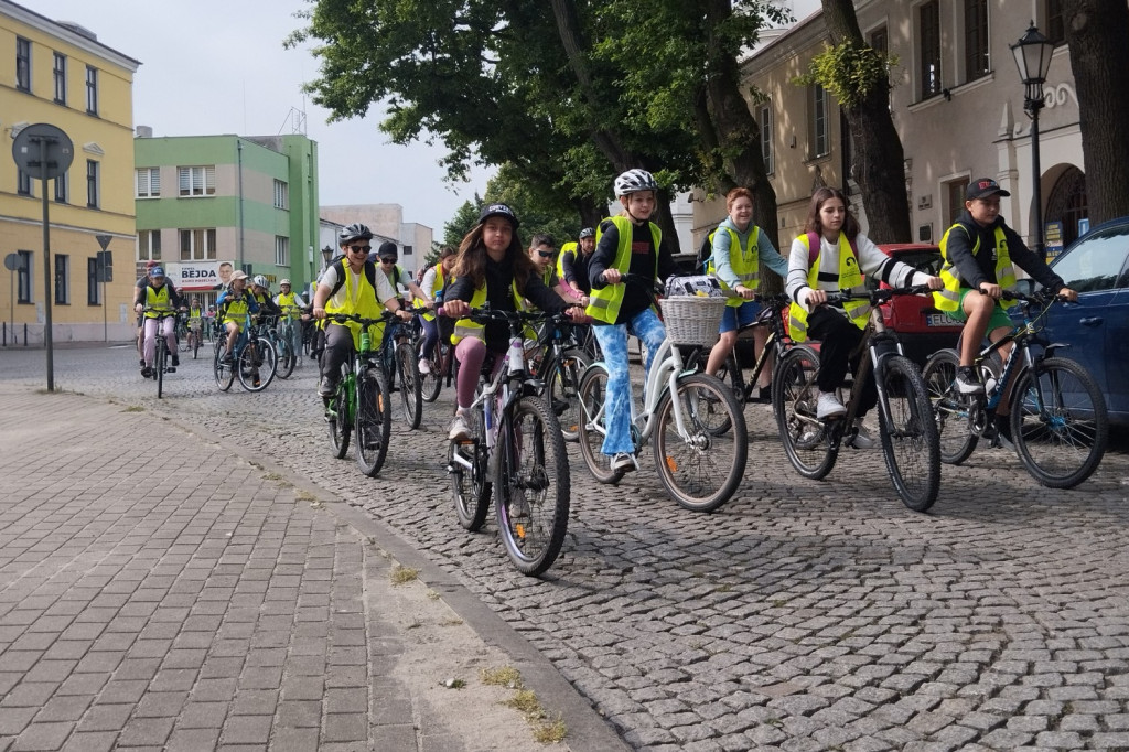 Wycieczka rowerowa uczniów szkoły pijarskiej