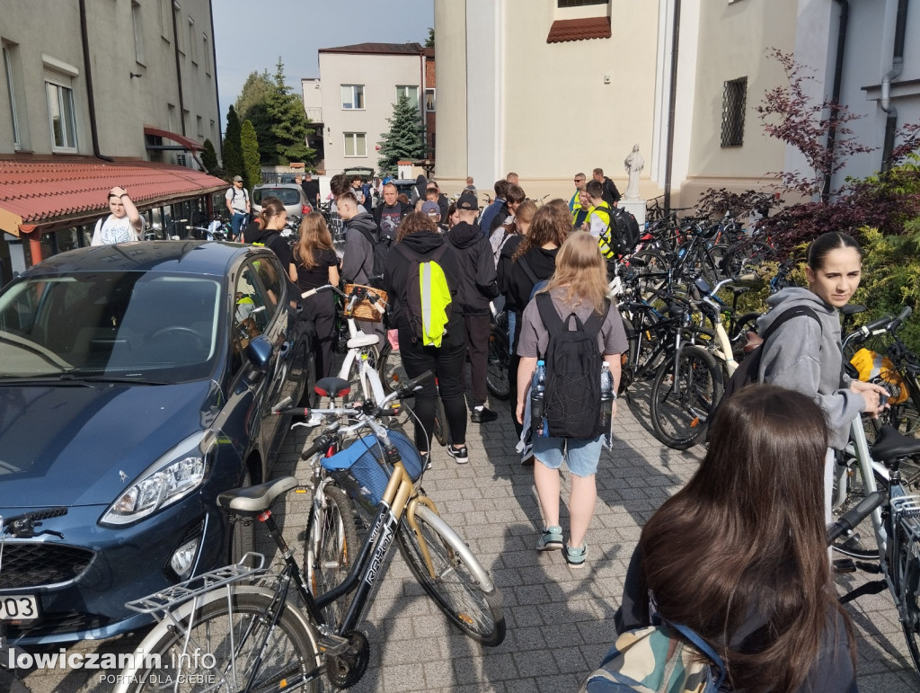 Wycieczka rowerowa uczniów szkoły pijarskiej
