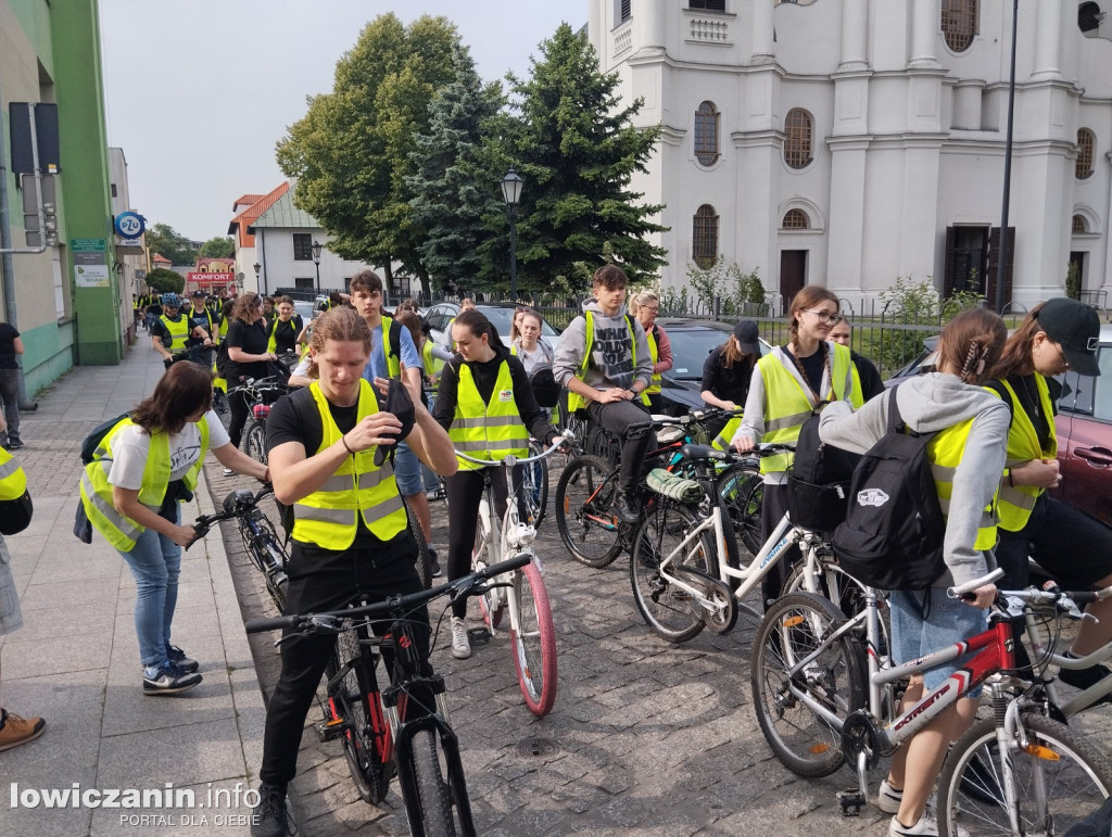 Wycieczka rowerowa uczniów szkoły pijarskiej
