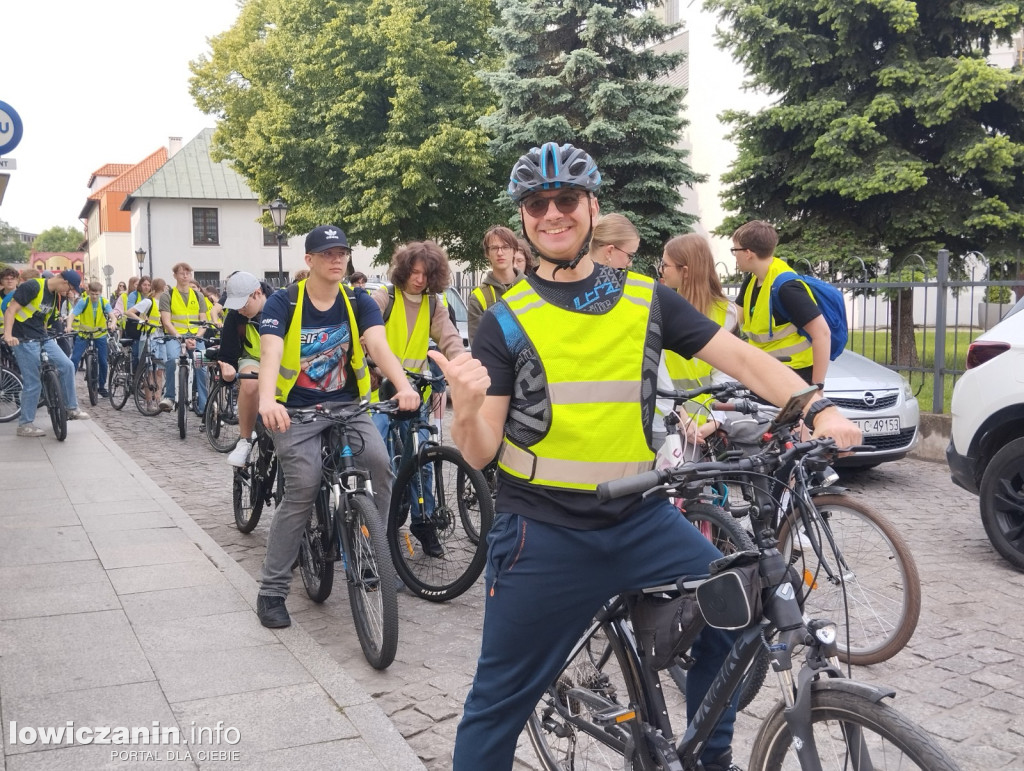 Wycieczka rowerowa uczniów szkoły pijarskiej