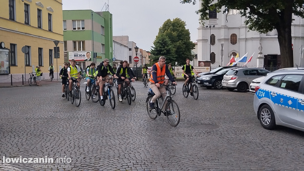 Wycieczka rowerowa uczniów szkoły pijarskiej