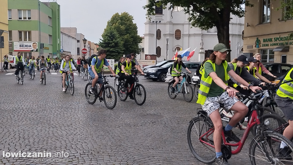 Wycieczka rowerowa uczniów szkoły pijarskiej
