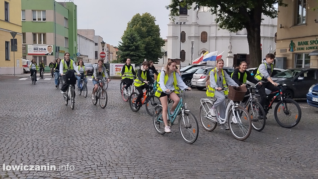 Wycieczka rowerowa uczniów szkoły pijarskiej