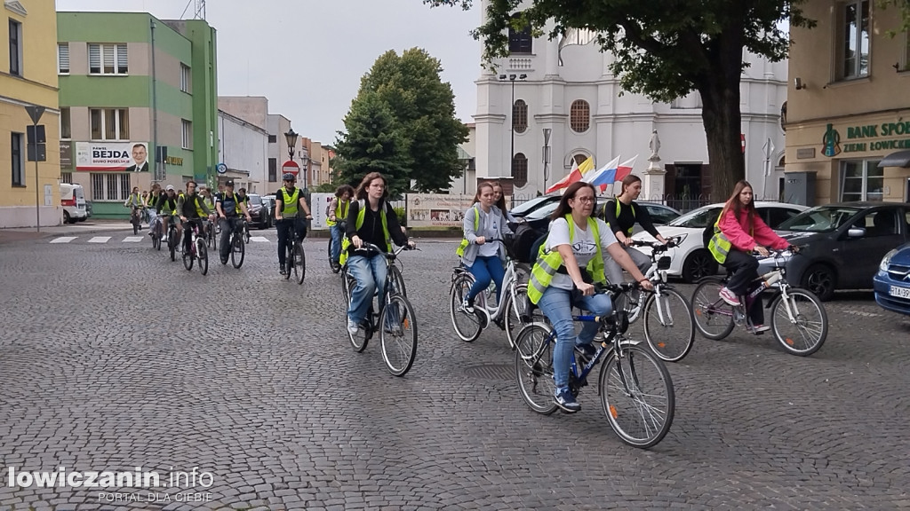 Wycieczka rowerowa uczniów szkoły pijarskiej