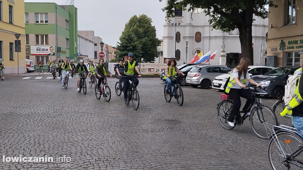 Wycieczka rowerowa uczniów szkoły pijarskiej