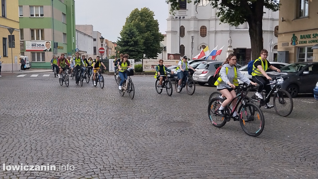Wycieczka rowerowa uczniów szkoły pijarskiej