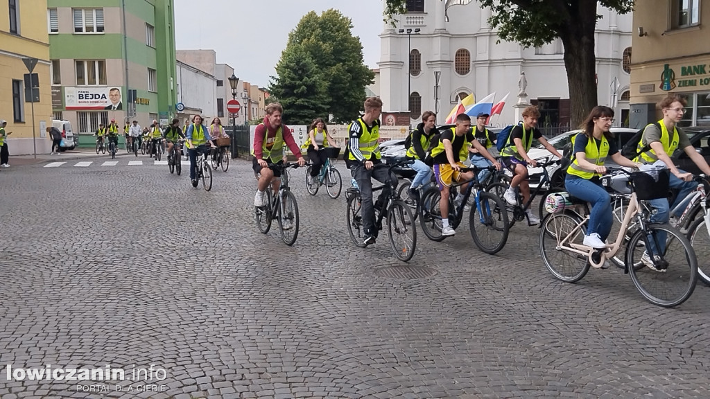 Wycieczka rowerowa uczniów szkoły pijarskiej