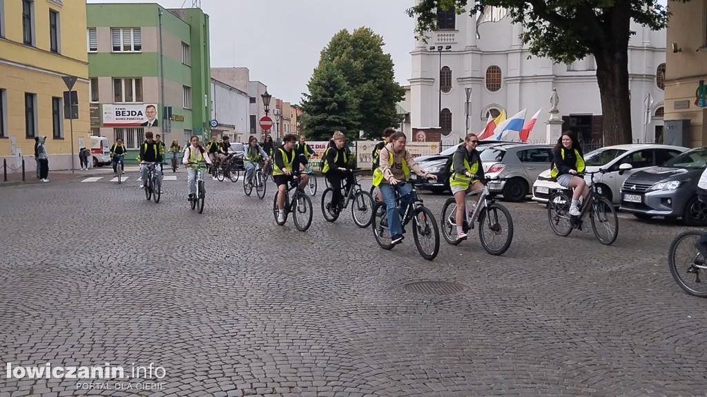 Wycieczka rowerowa uczniów szkoły pijarskiej