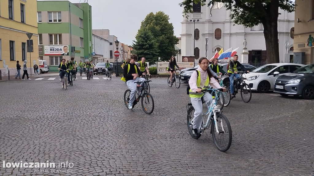 Wycieczka rowerowa uczniów szkoły pijarskiej