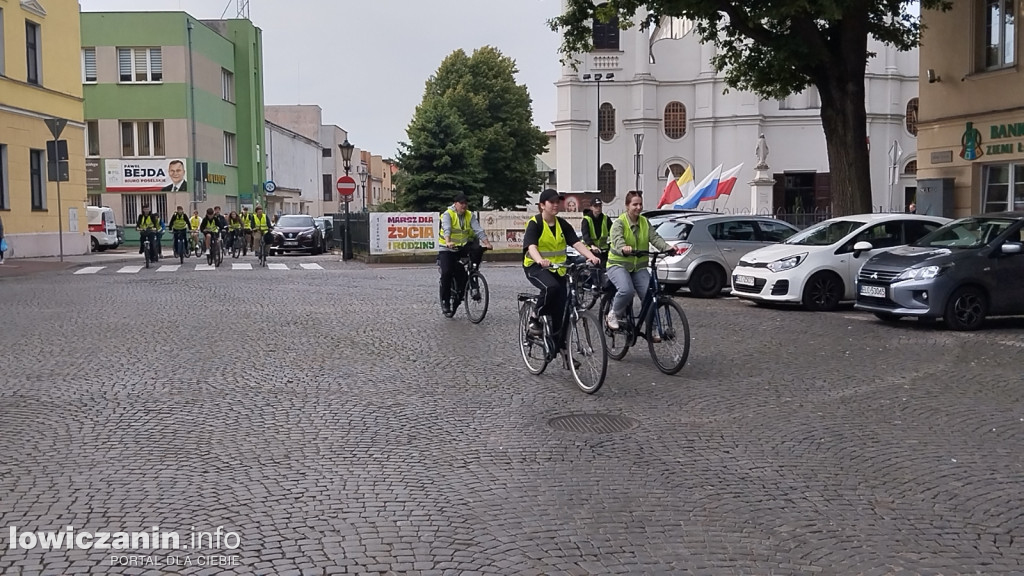 Wycieczka rowerowa uczniów szkoły pijarskiej