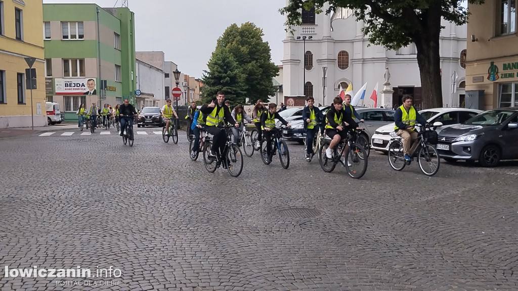 Wycieczka rowerowa uczniów szkoły pijarskiej