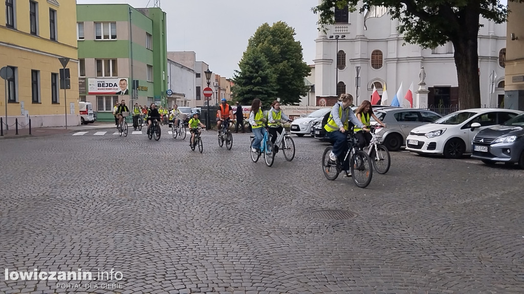 Wycieczka rowerowa uczniów szkoły pijarskiej