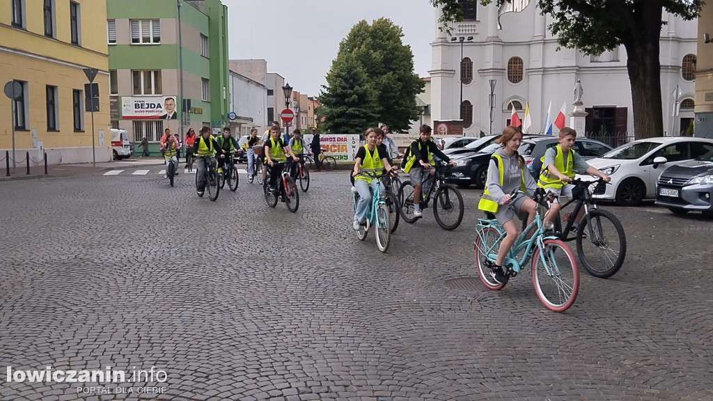 Wycieczka rowerowa uczniów szkoły pijarskiej