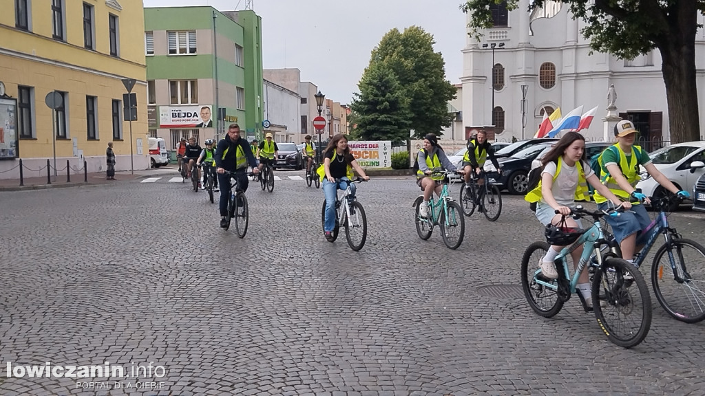 Wycieczka rowerowa uczniów szkoły pijarskiej