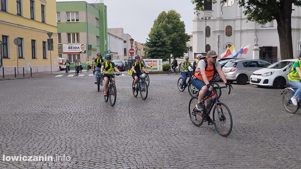 Wycieczka rowerowa uczniów szkoły pijarskiej