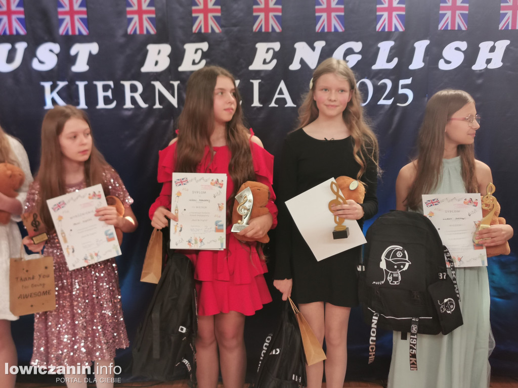 „Must be English” w Kiernozi