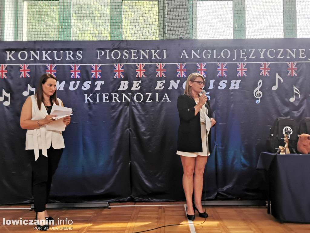 „Must be English” w Kiernozi