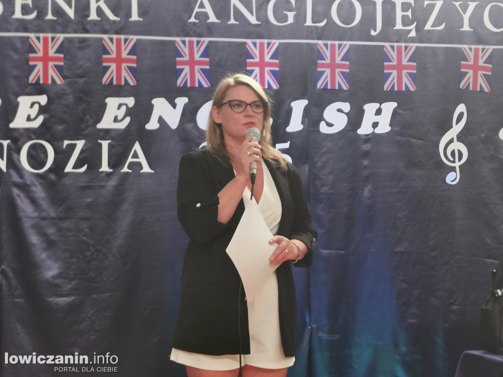 „Must be English” w Kiernozi