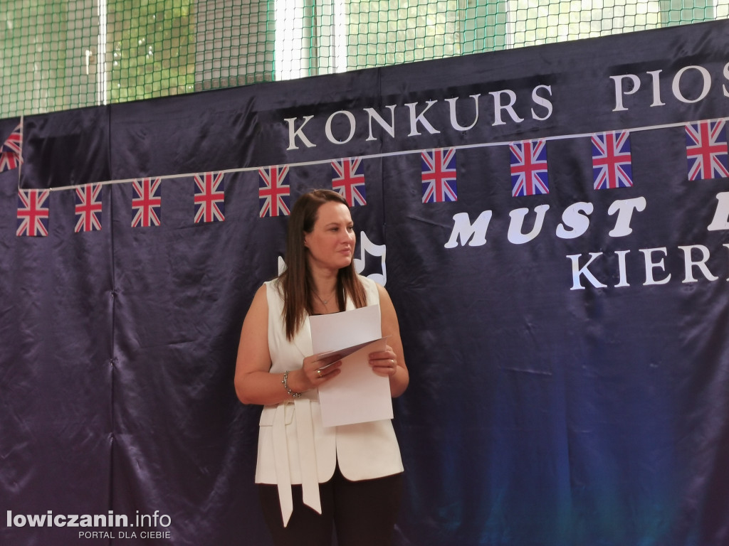 „Must be English” w Kiernozi