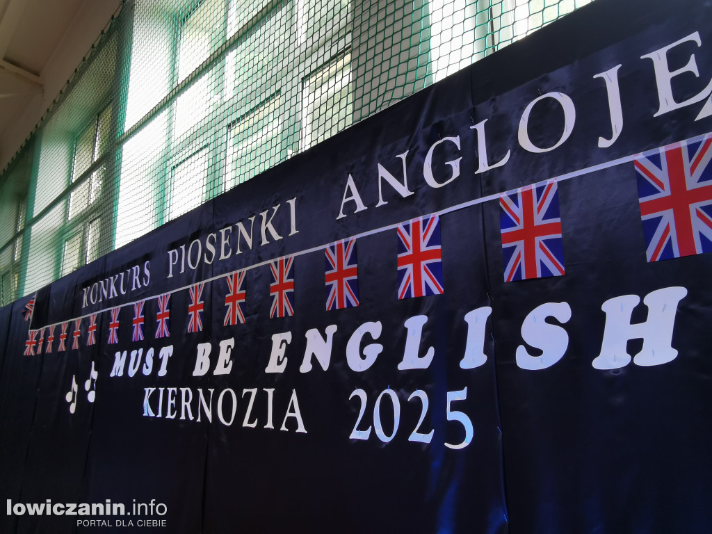 „Must be English” w Kiernozi