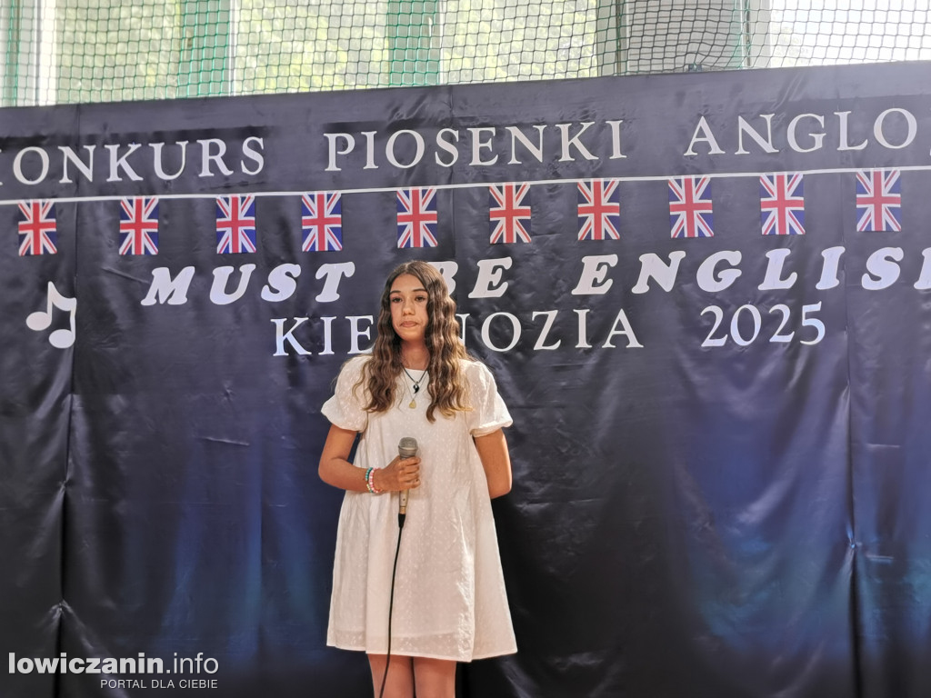 „Must be English” w Kiernozi