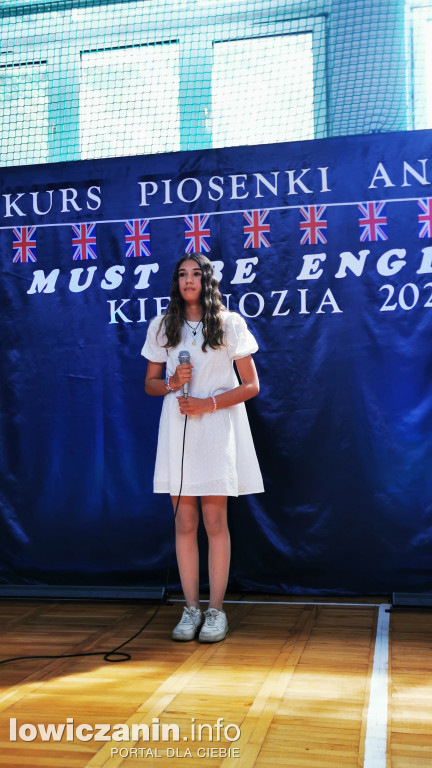 „Must be English” w Kiernozi