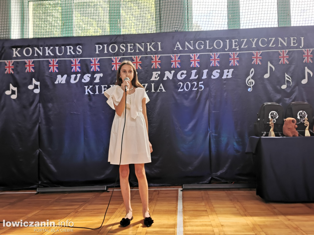 „Must be English” w Kiernozi