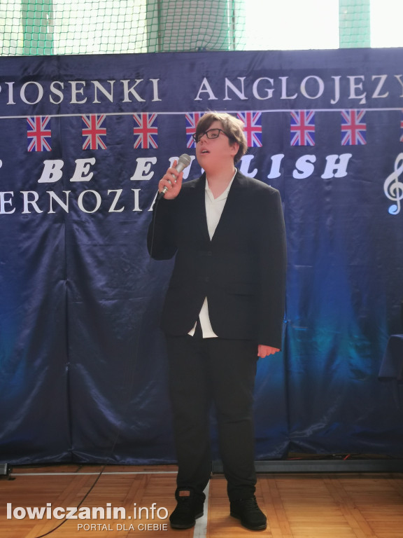 „Must be English” w Kiernozi