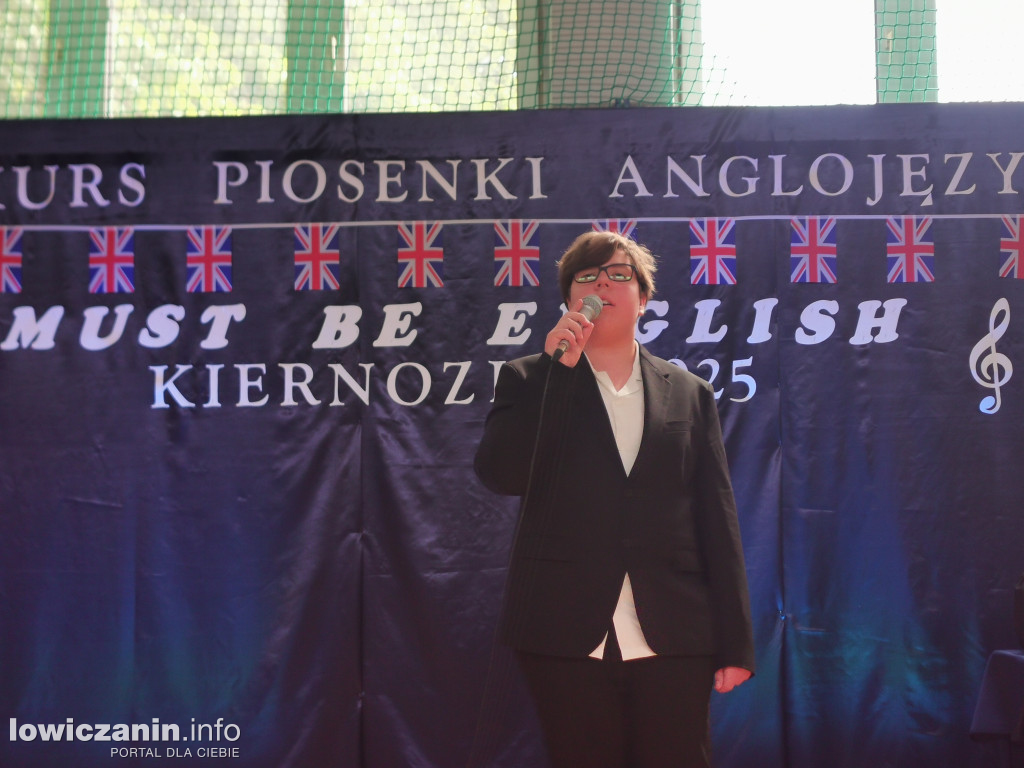 „Must be English” w Kiernozi