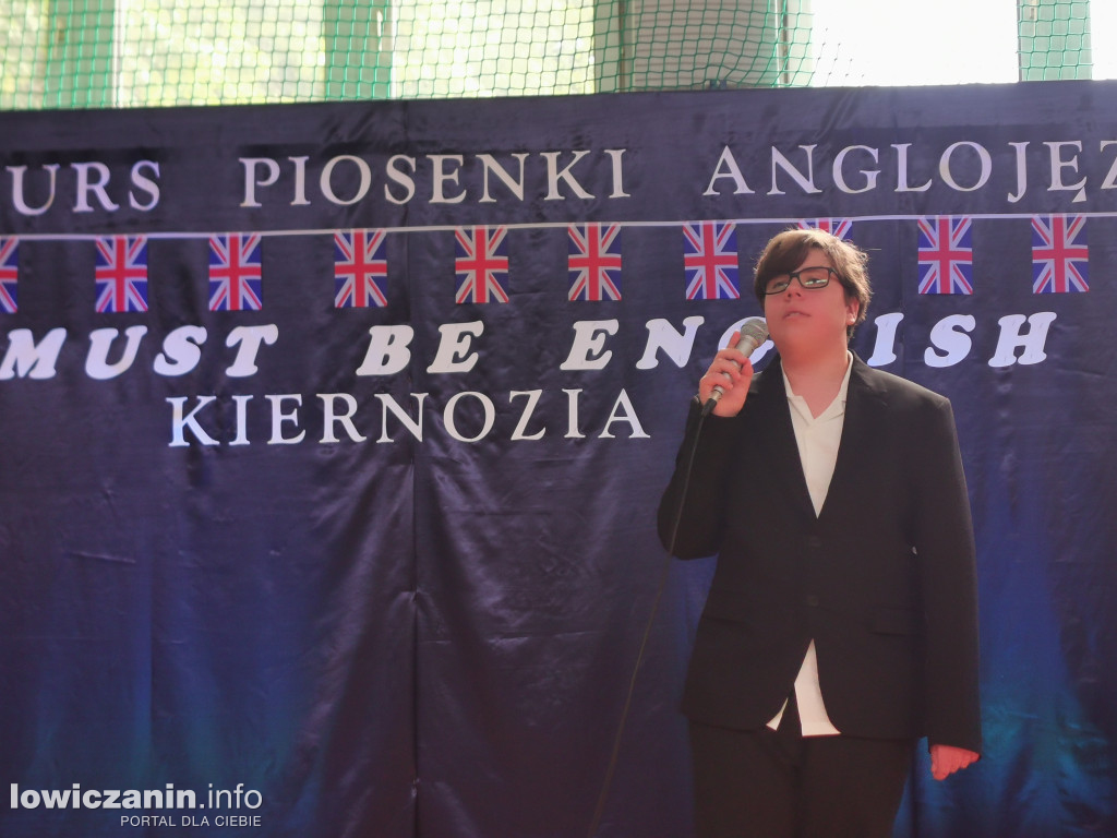 „Must be English” w Kiernozi