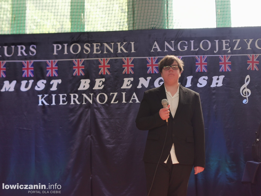 „Must be English” w Kiernozi