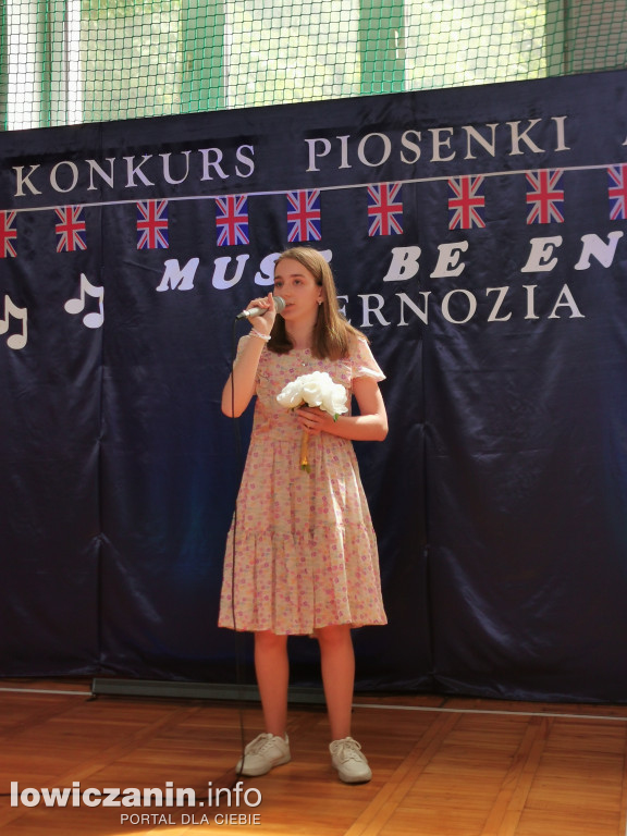 „Must be English” w Kiernozi