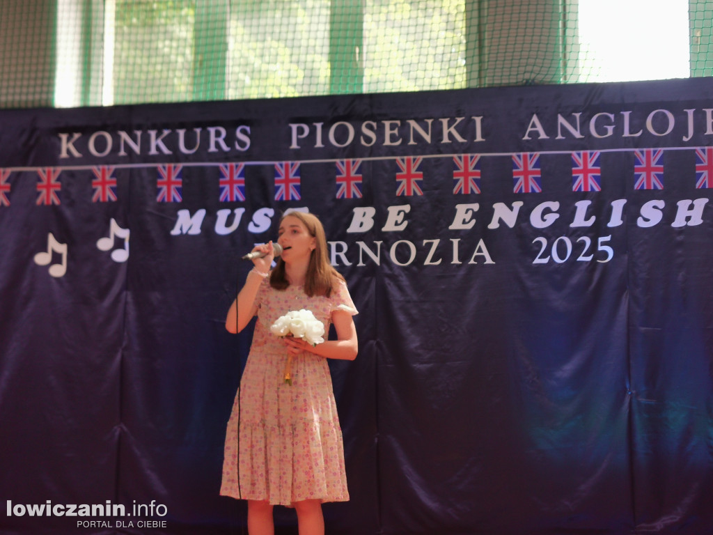 „Must be English” w Kiernozi