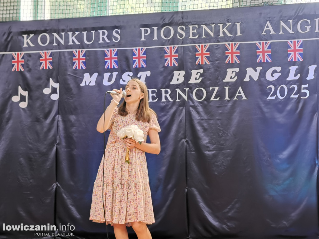 „Must be English” w Kiernozi