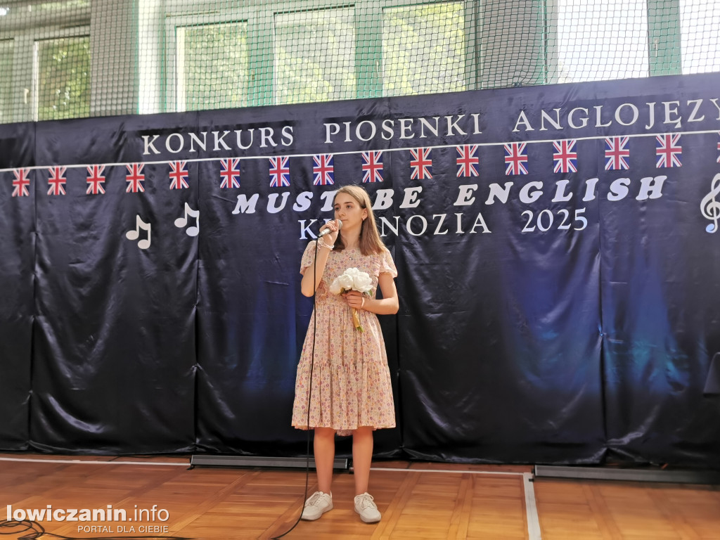 „Must be English” w Kiernozi