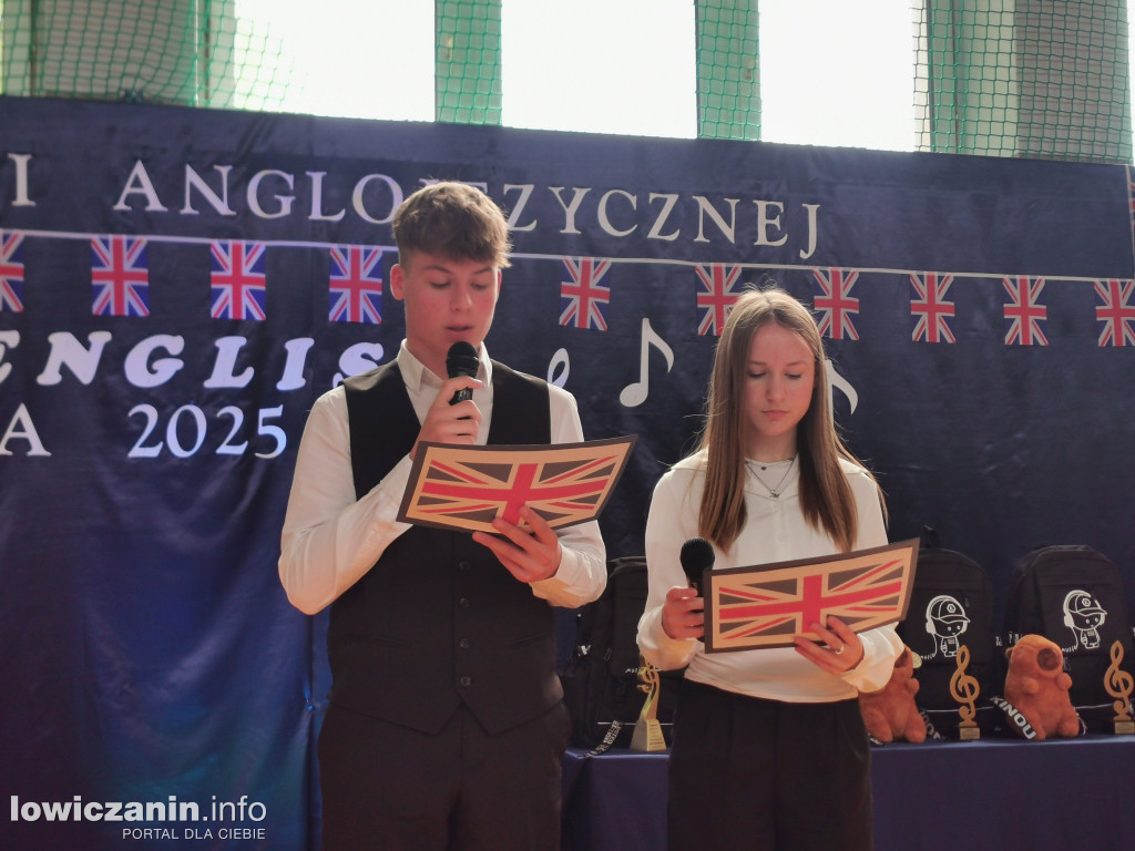 „Must be English” w Kiernozi