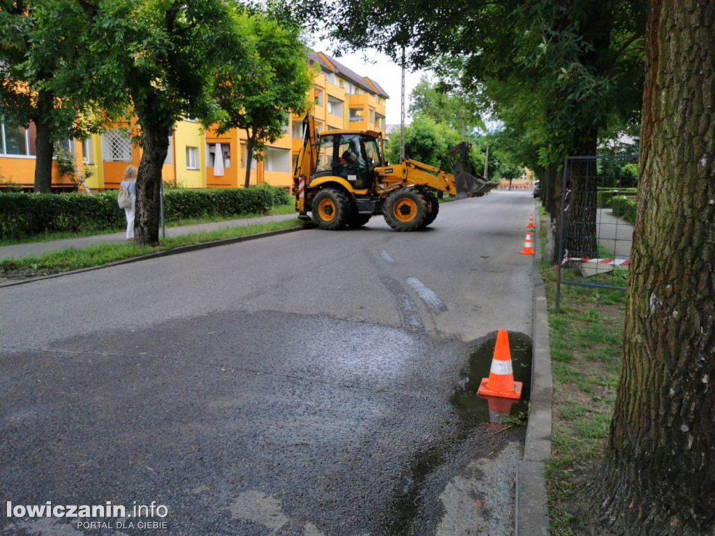 Naprawa zapadniętej studni kanalizacji sanitarnej