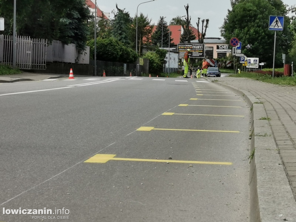 Żółte litery T na ul. Starorzecze - o co chodzi???