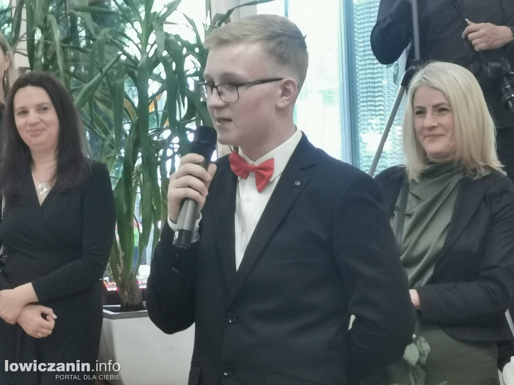 Łowicz. Bal ósmoklasistów z SP w Popowie