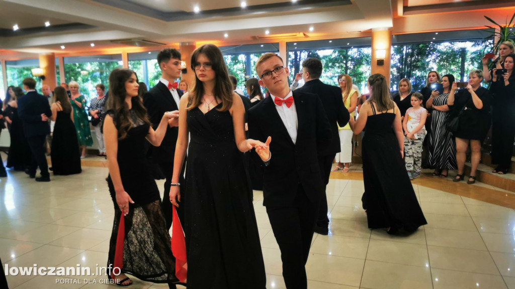 Łowicz. Bal ósmoklasistów z SP w Popowie