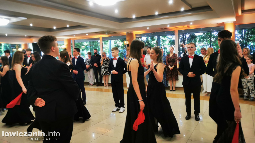Łowicz. Bal ósmoklasistów z SP w Popowie