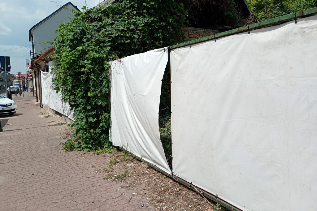 Ulica Zduńska w Łowiczu przed Bożym Ciałem