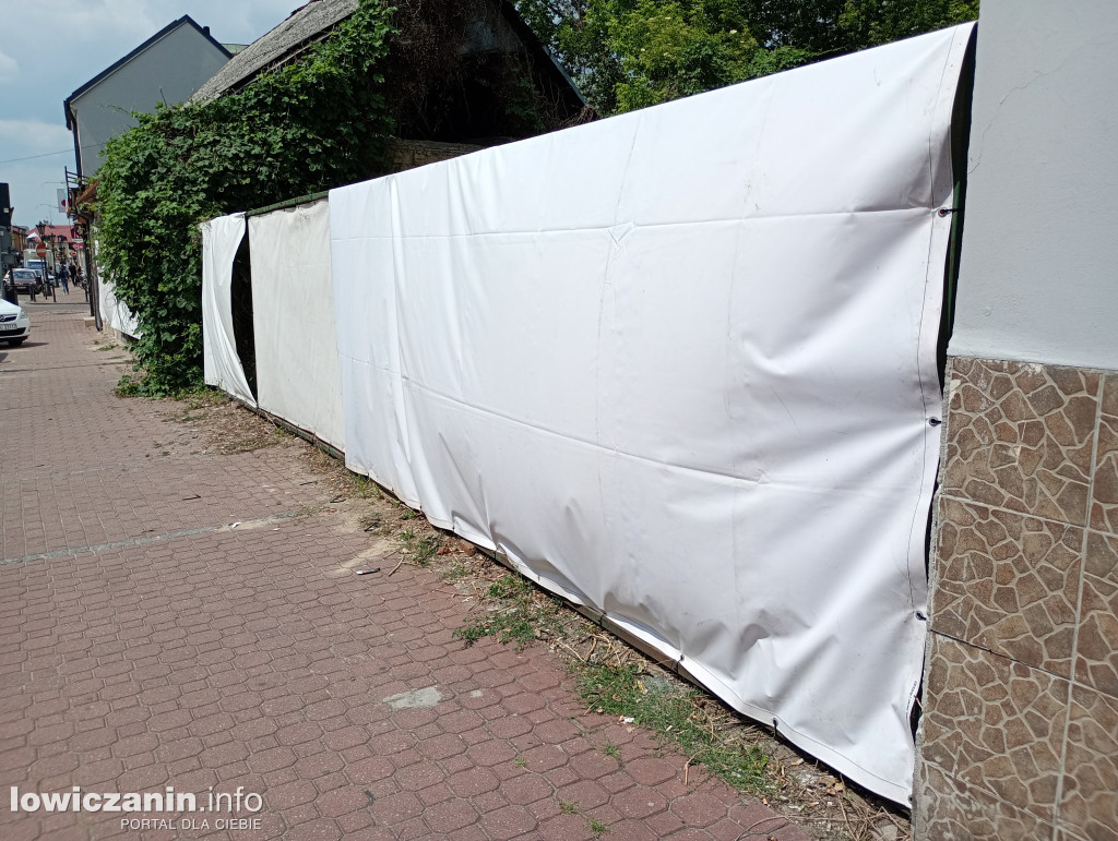 Ulica Zduńska w Łowiczu przed Bożym Ciałem