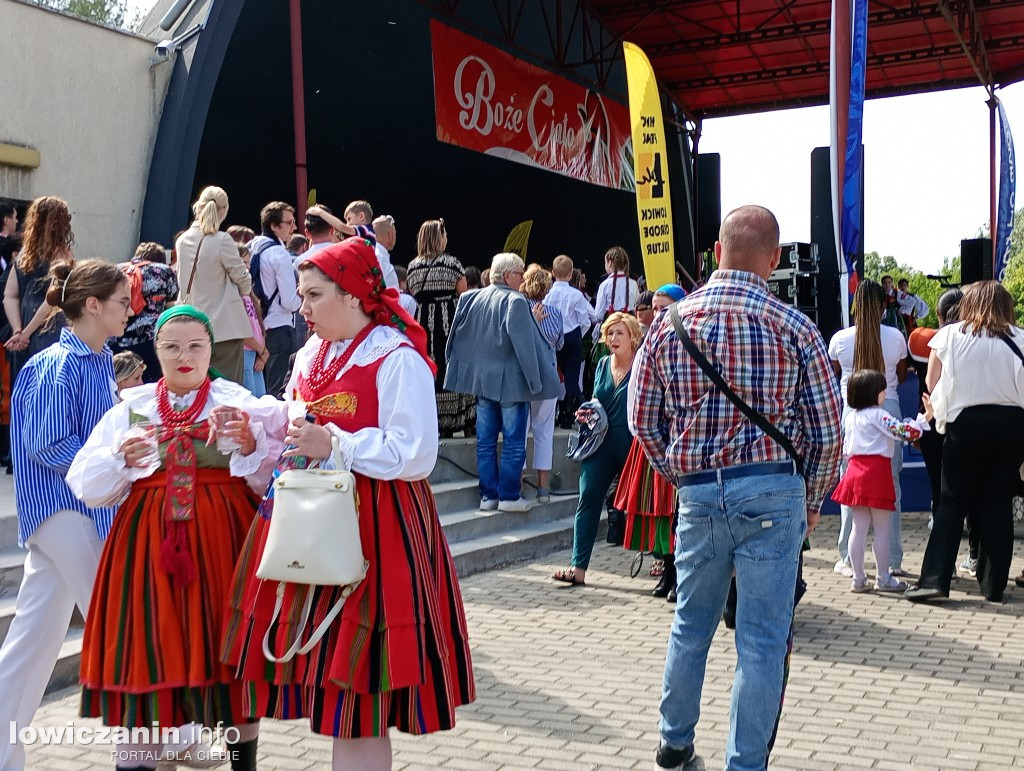 Biennale Folkloru i dużo rozrywki w Parku Błonie na Boże Ciało w Łowiczu