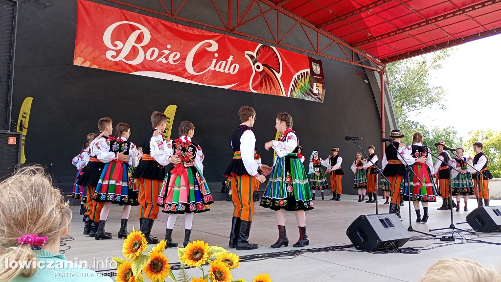 Biennale Folkloru i dużo rozrywki w Parku Błonie na Boże Ciało w Łowiczu